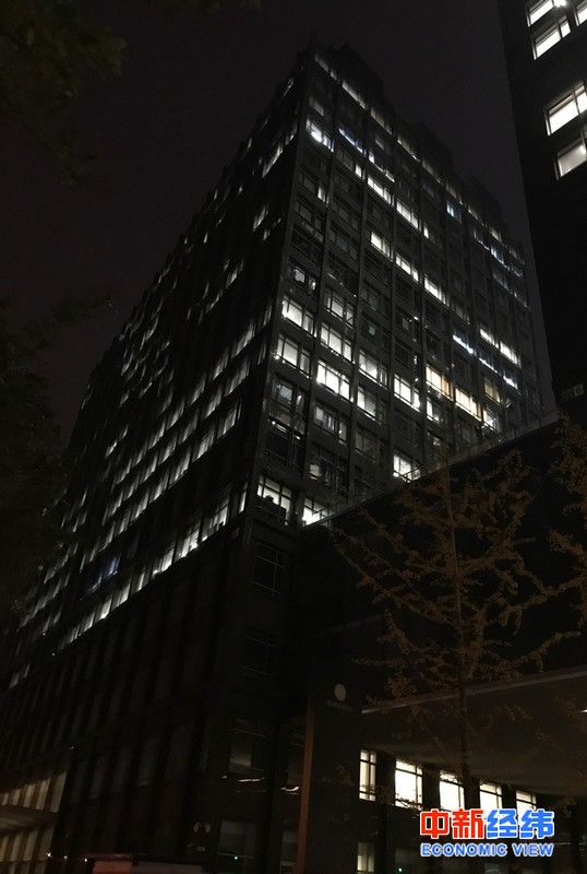 “双十一”前夜，网联平台办公楼灯火通明 中新经纬毕彤彤摄